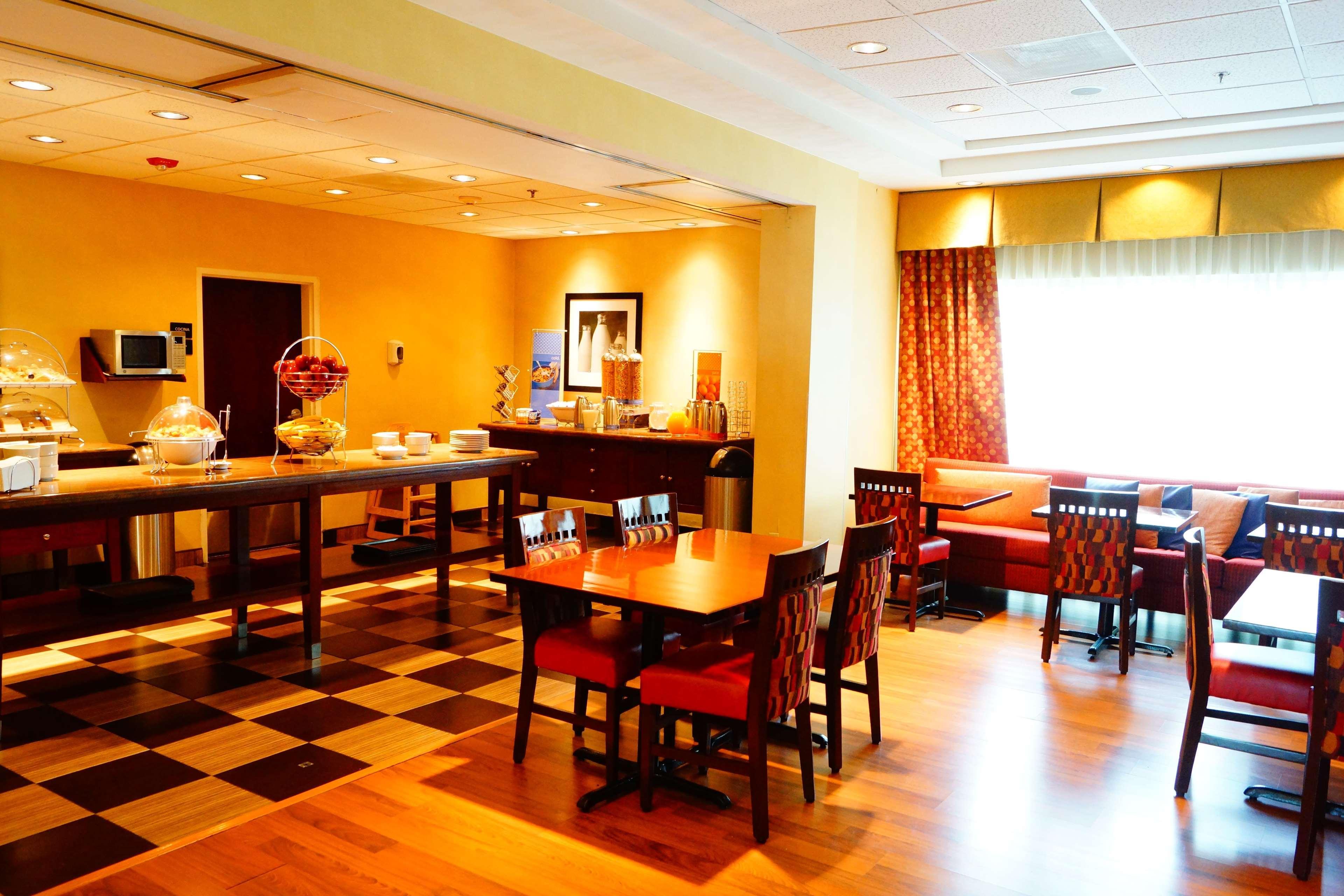 Hampton Inn By Hilton Guadalajara-Aeropuerto Las Pintas Екстериор снимка