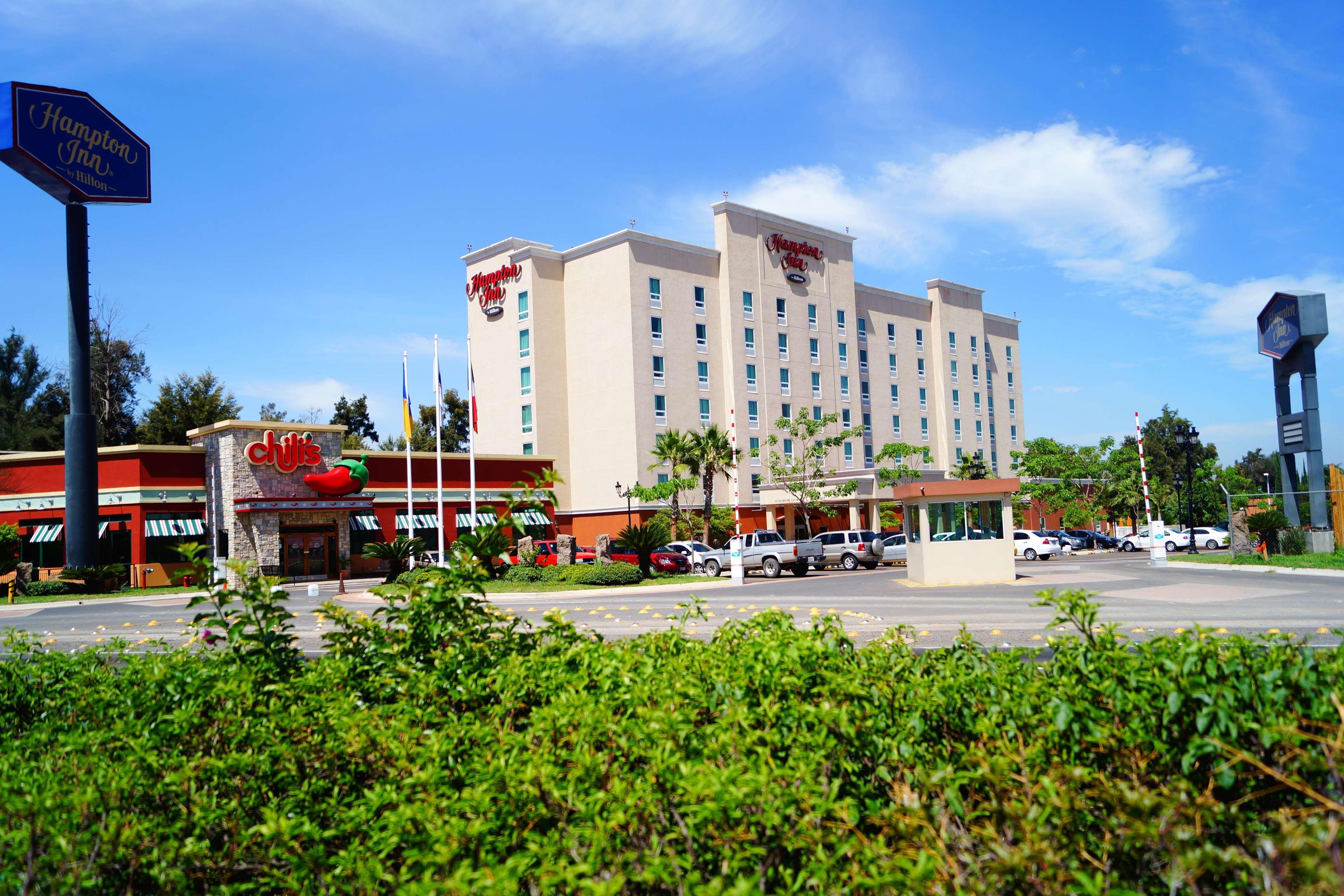Hampton Inn By Hilton Guadalajara-Aeropuerto Las Pintas Екстериор снимка