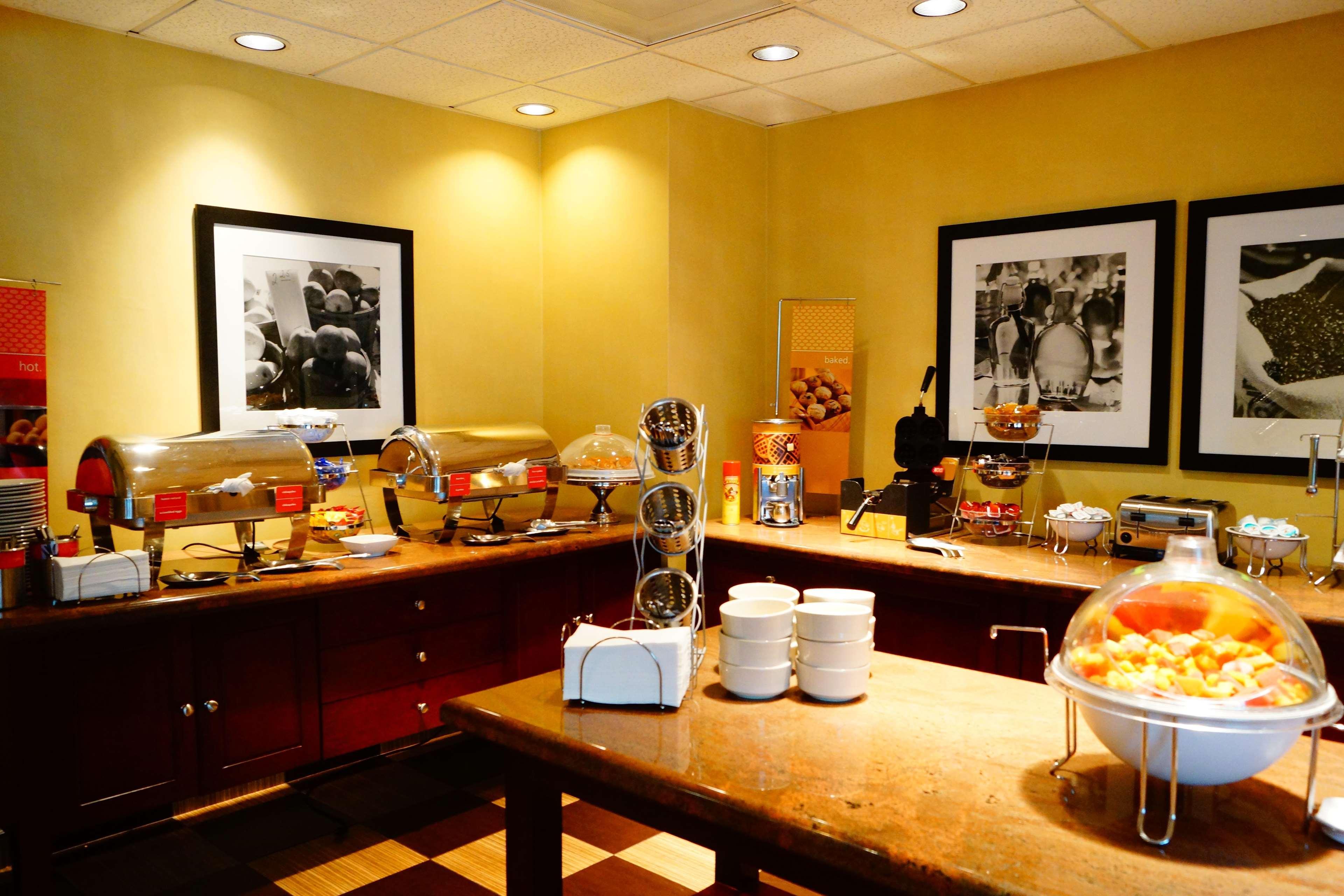 Hampton Inn By Hilton Guadalajara-Aeropuerto Las Pintas Екстериор снимка