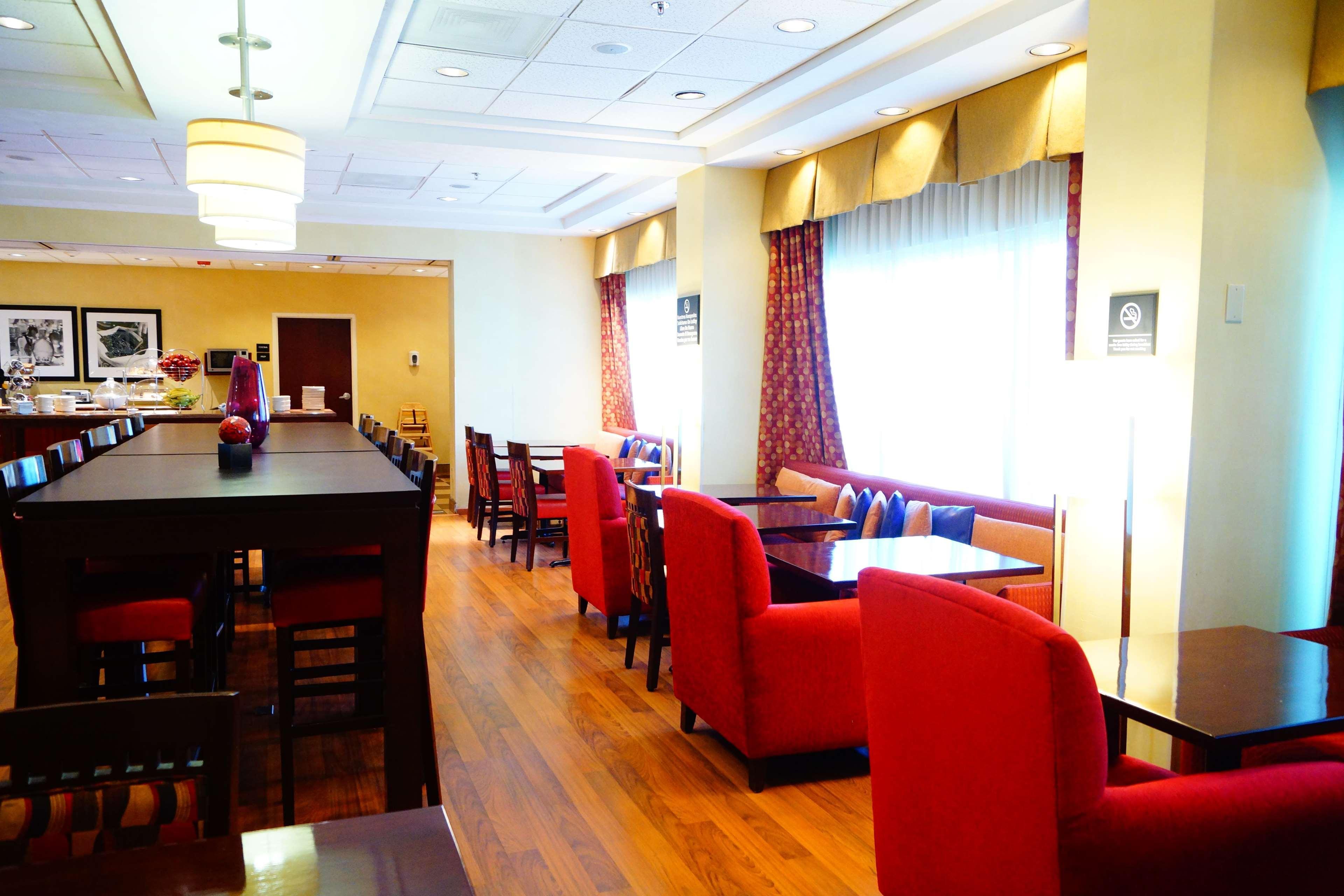 Hampton Inn By Hilton Guadalajara-Aeropuerto Las Pintas Екстериор снимка