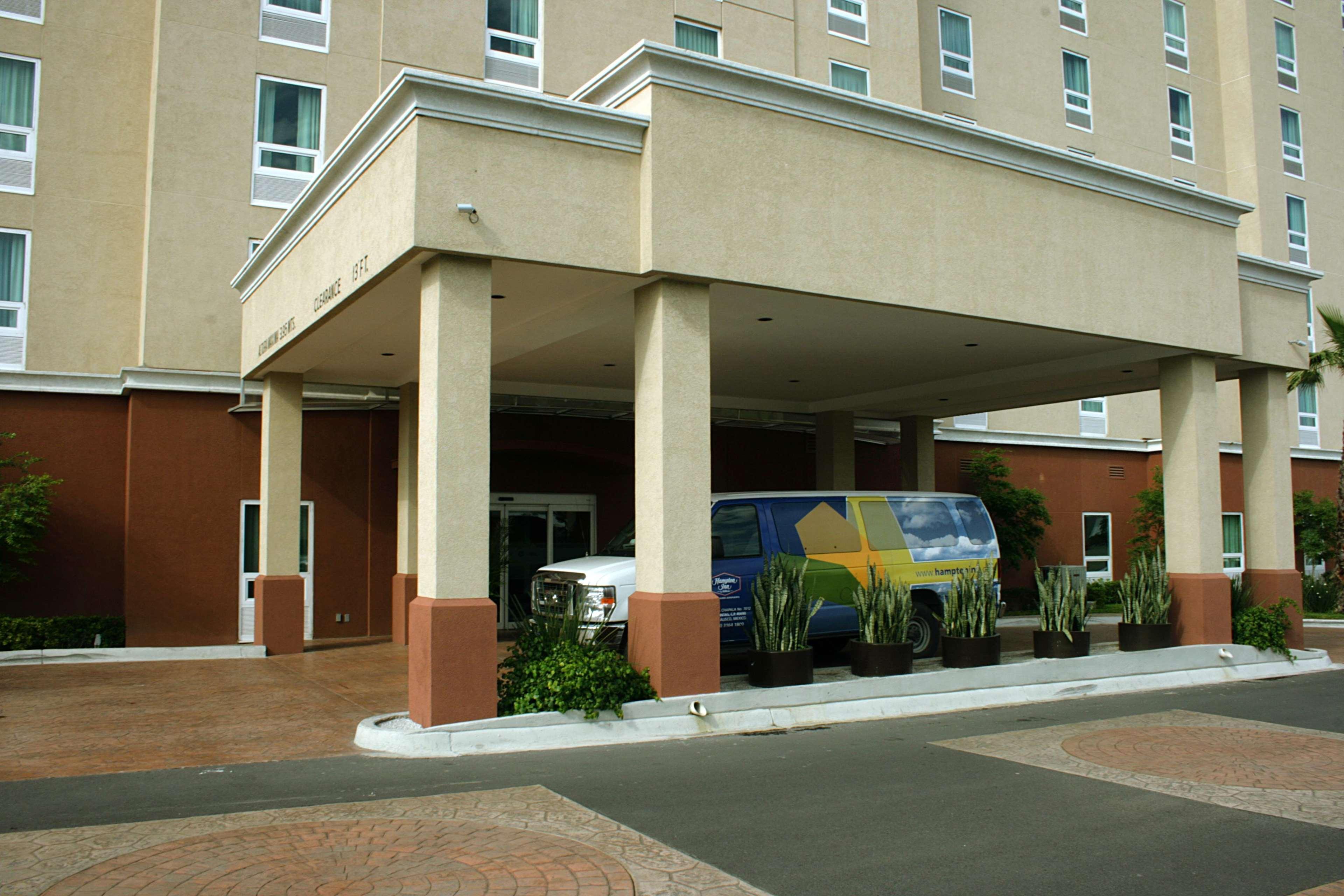 Hampton Inn By Hilton Guadalajara-Aeropuerto Las Pintas Екстериор снимка