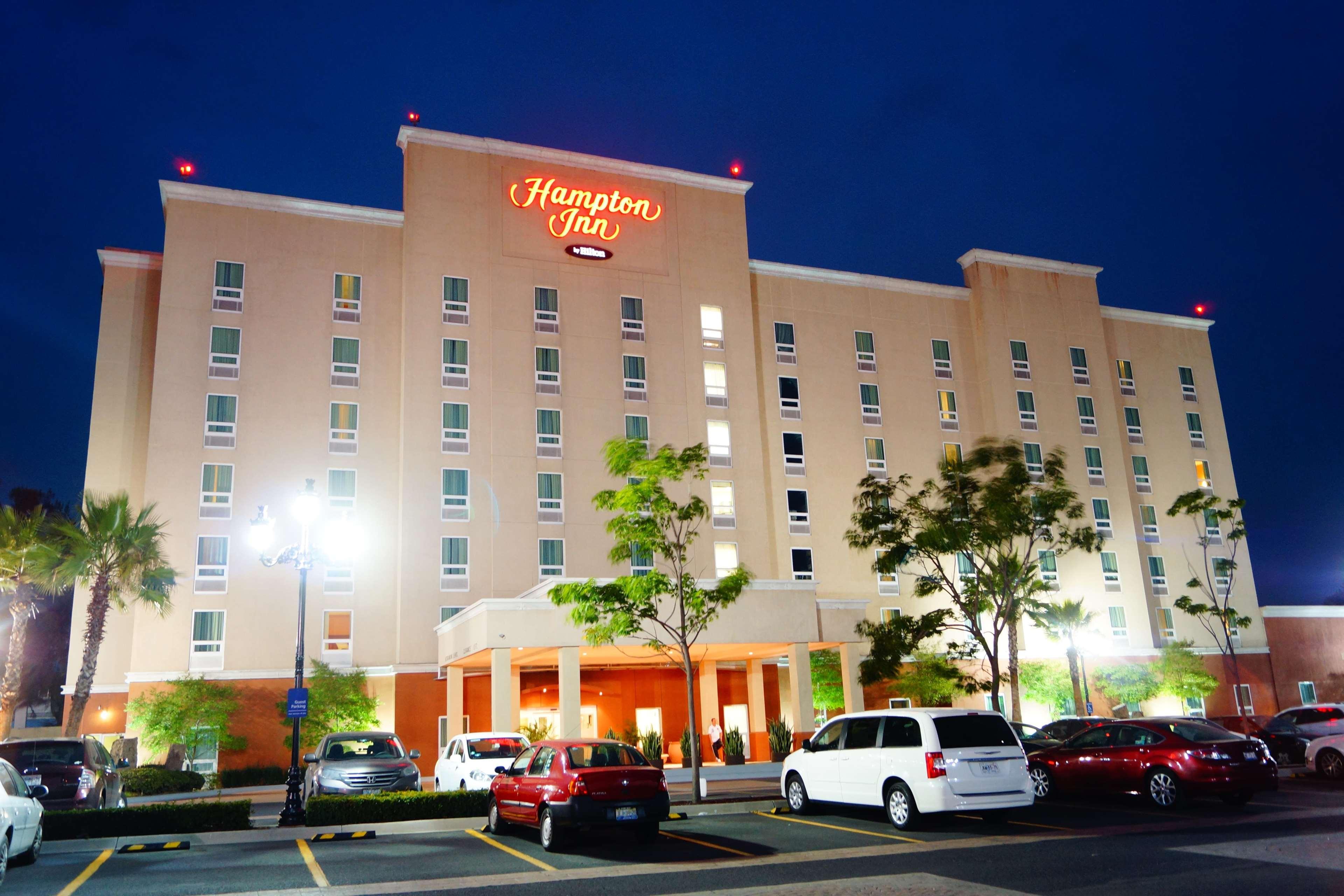 Hampton Inn By Hilton Guadalajara-Aeropuerto Las Pintas Екстериор снимка