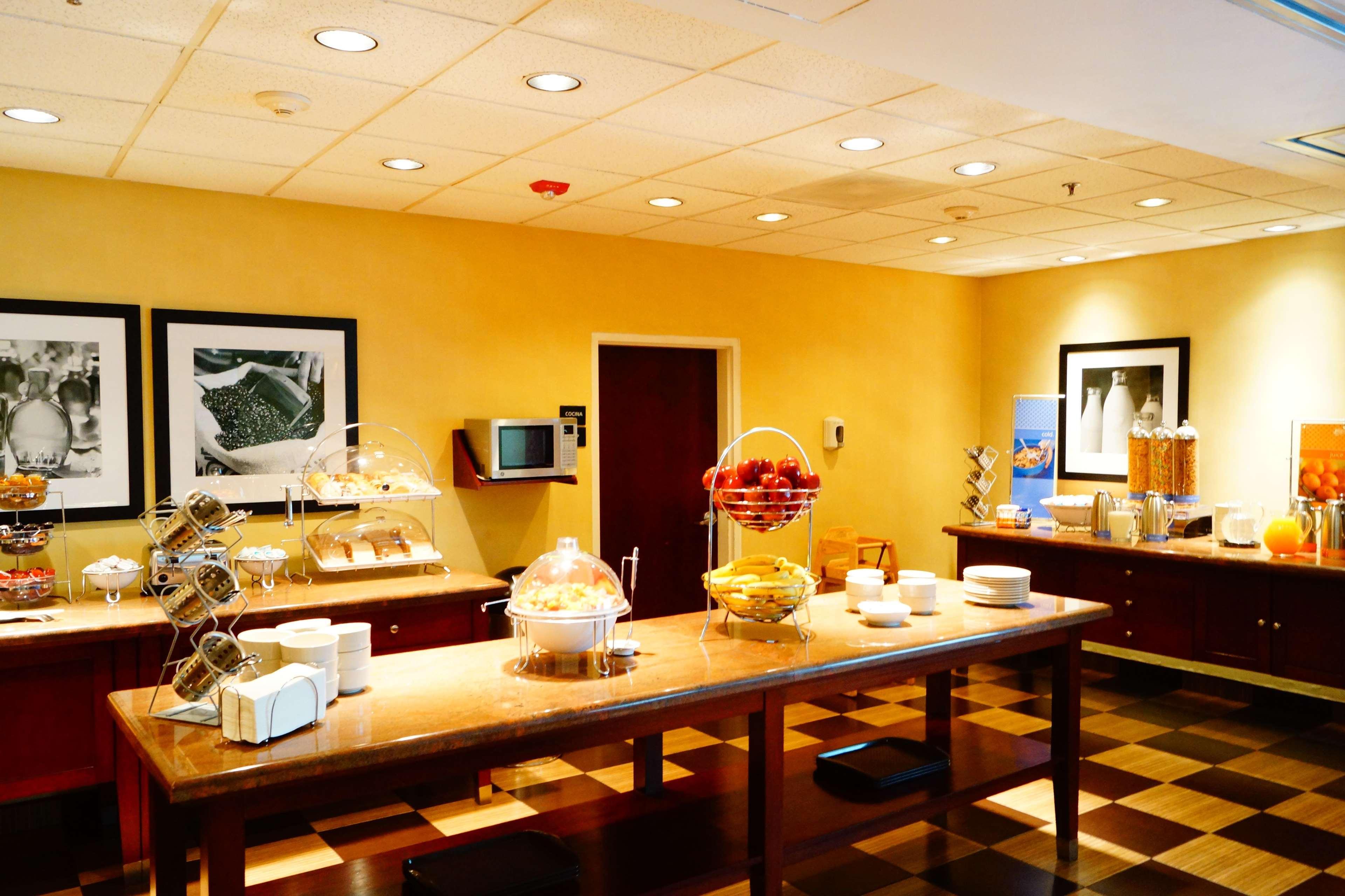Hampton Inn By Hilton Guadalajara-Aeropuerto Las Pintas Екстериор снимка