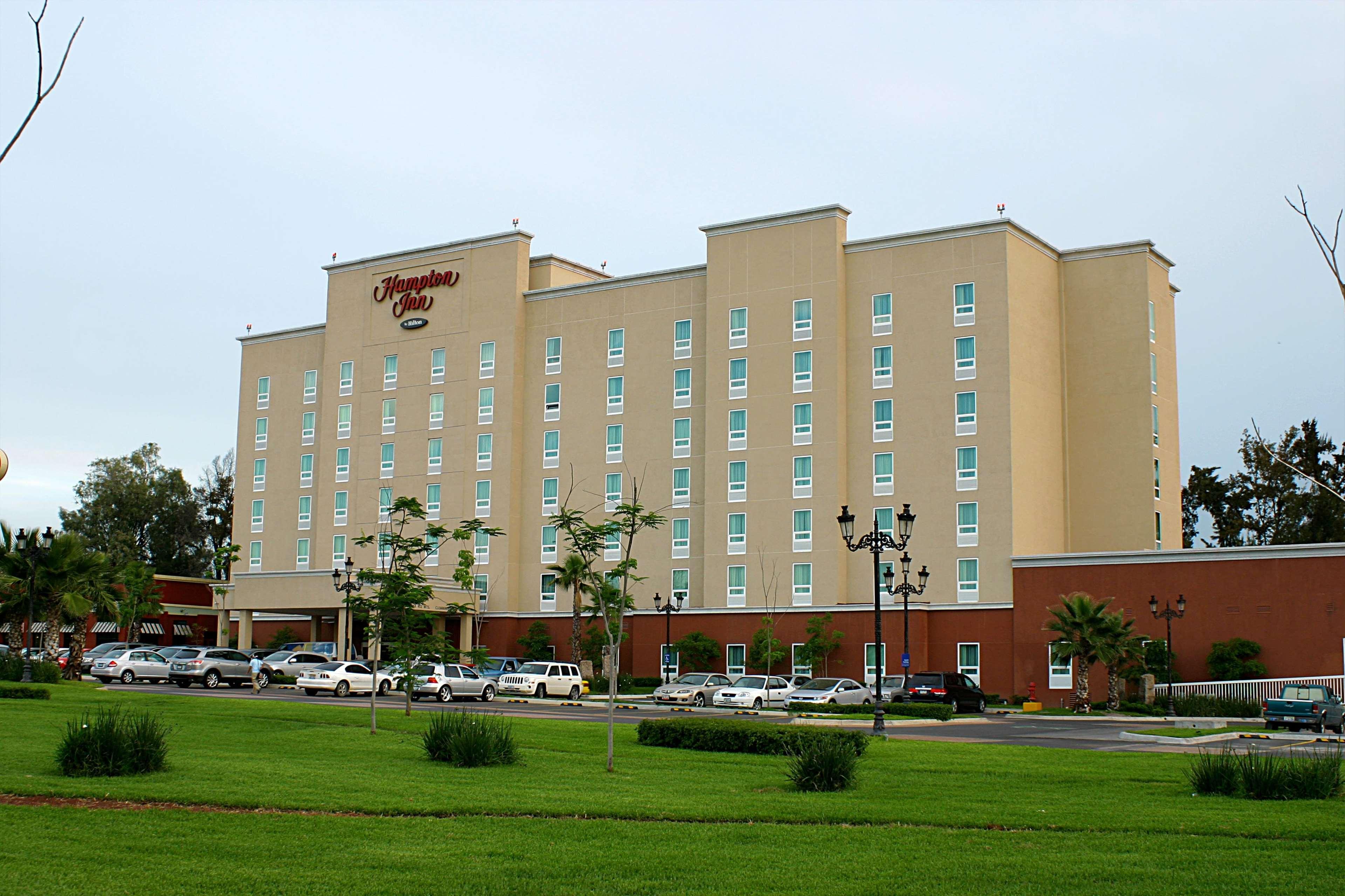 Hampton Inn By Hilton Guadalajara-Aeropuerto Las Pintas Екстериор снимка