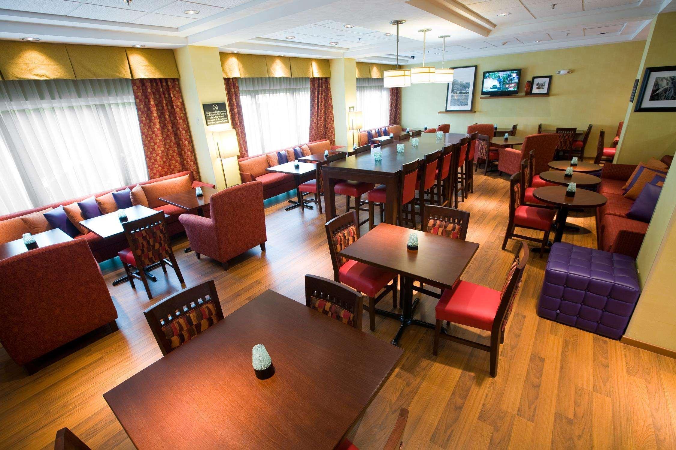 Hampton Inn By Hilton Guadalajara-Aeropuerto Las Pintas Екстериор снимка