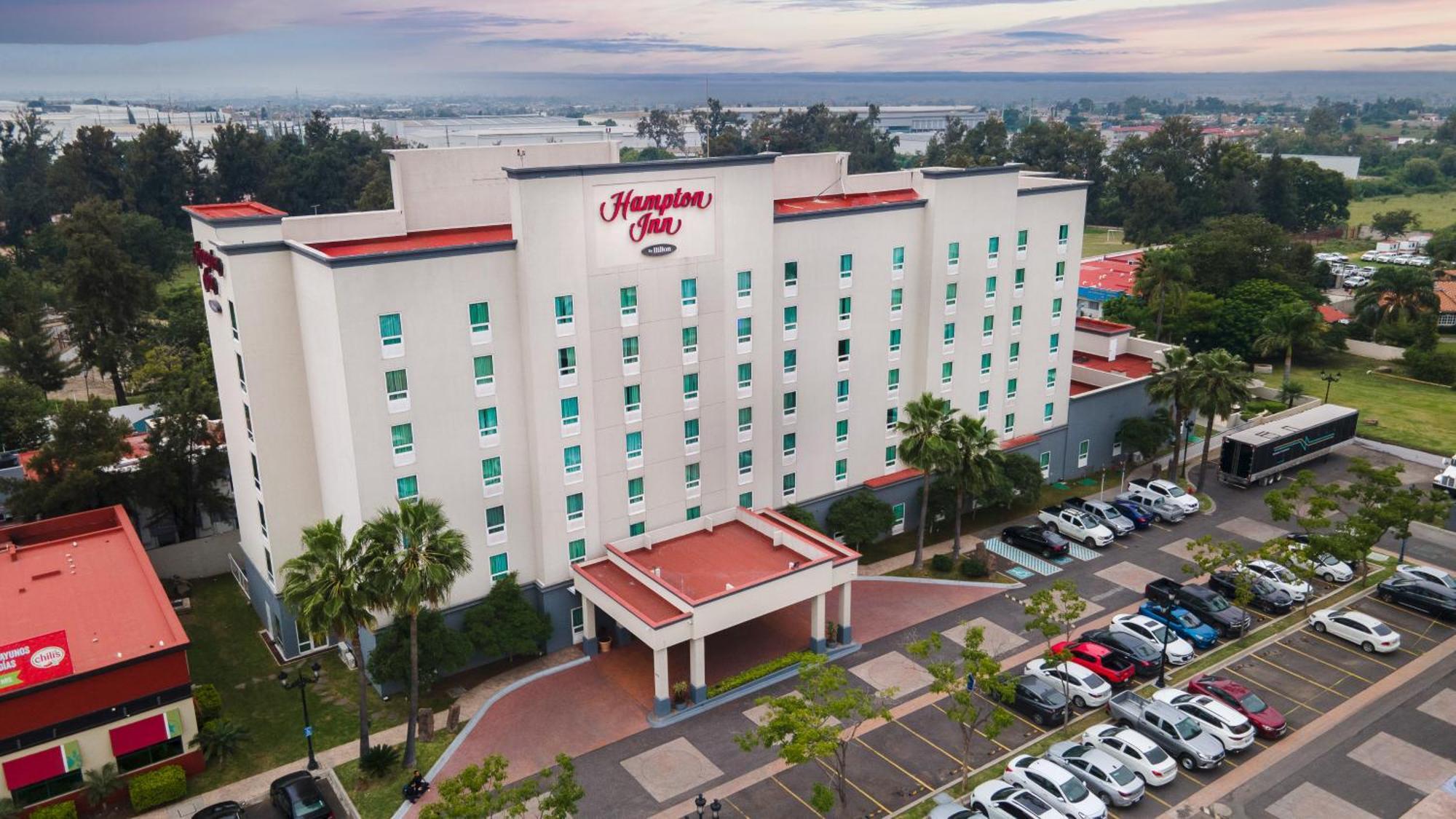 Hampton Inn By Hilton Guadalajara-Aeropuerto Las Pintas Екстериор снимка