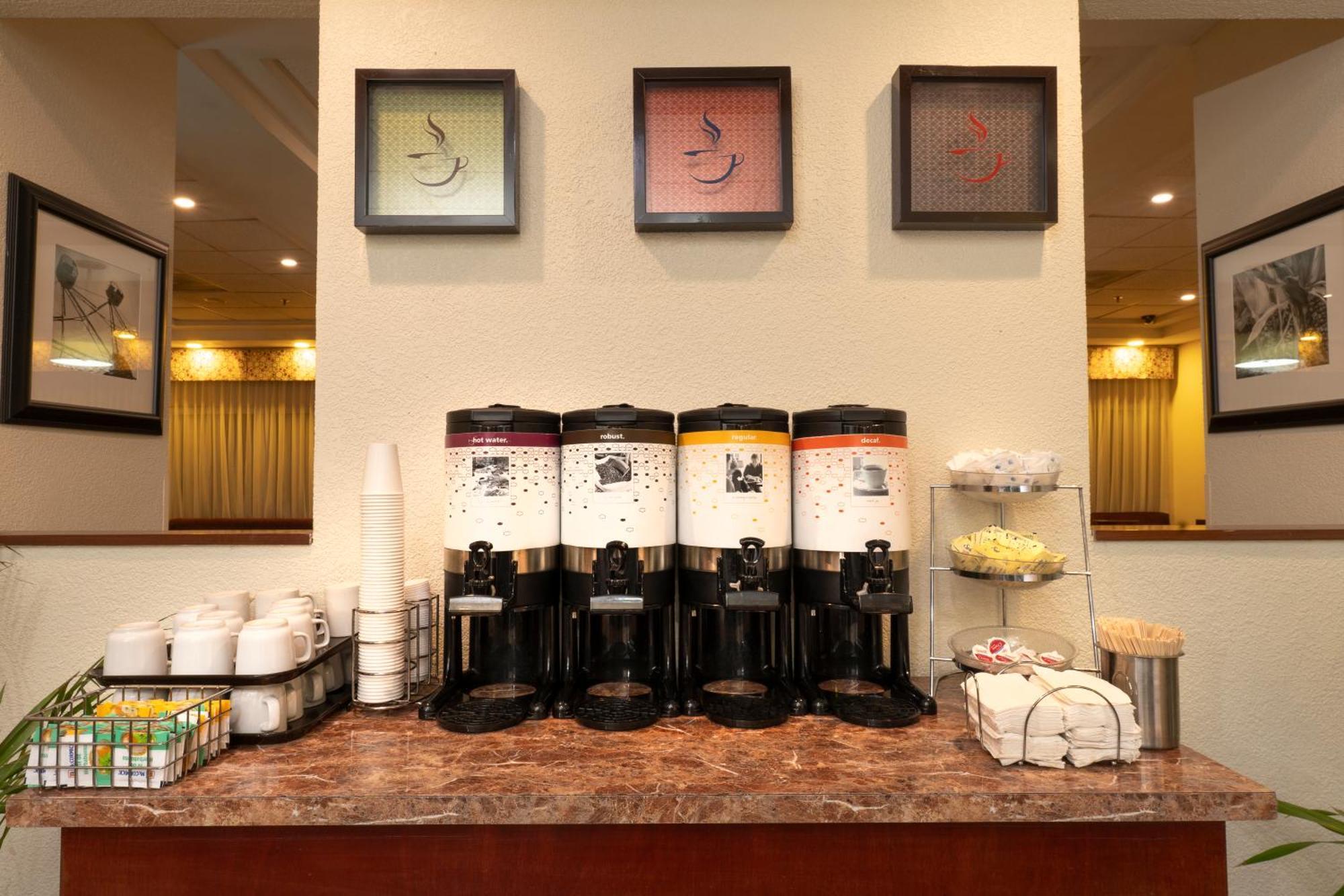 Hampton Inn By Hilton Guadalajara-Aeropuerto Las Pintas Екстериор снимка