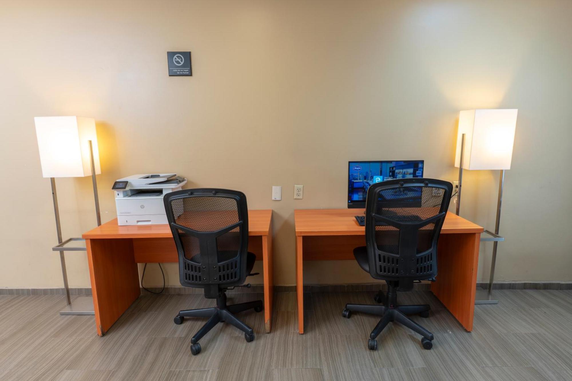Hampton Inn By Hilton Guadalajara-Aeropuerto Las Pintas Екстериор снимка