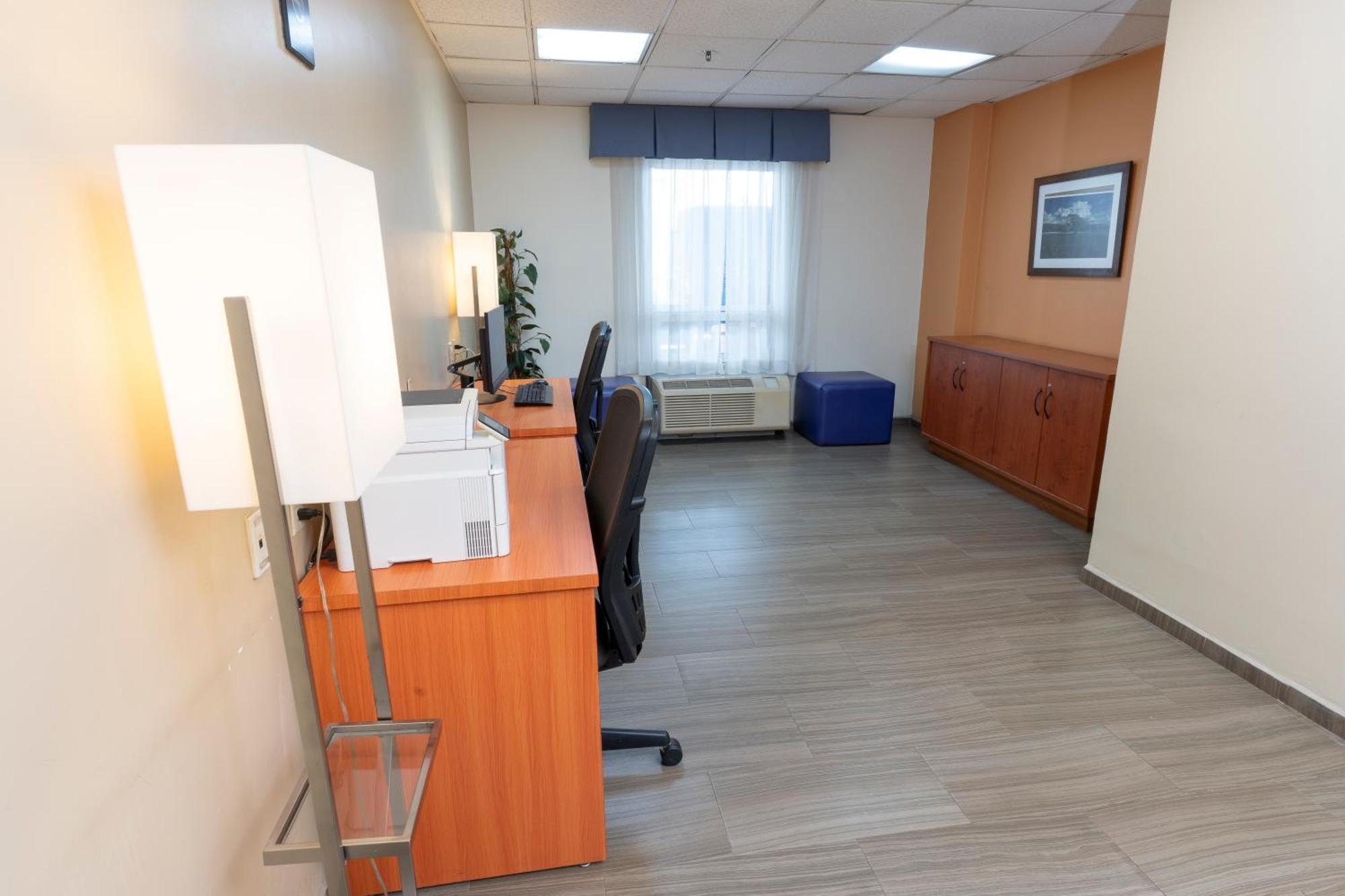 Hampton Inn By Hilton Guadalajara-Aeropuerto Las Pintas Екстериор снимка