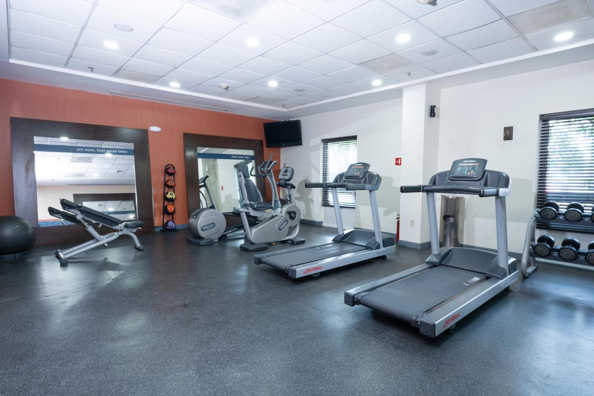 Hampton Inn By Hilton Guadalajara-Aeropuerto Las Pintas Екстериор снимка