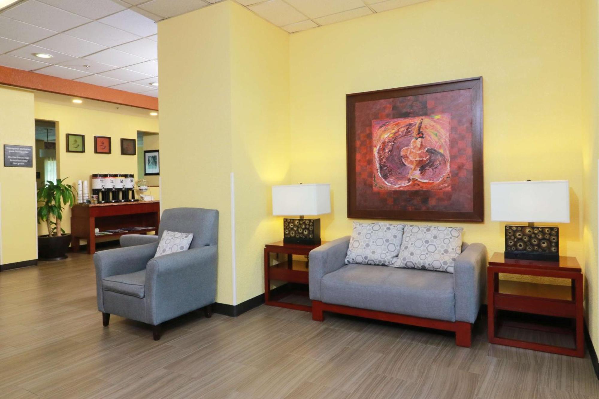 Hampton Inn By Hilton Guadalajara-Aeropuerto Las Pintas Екстериор снимка