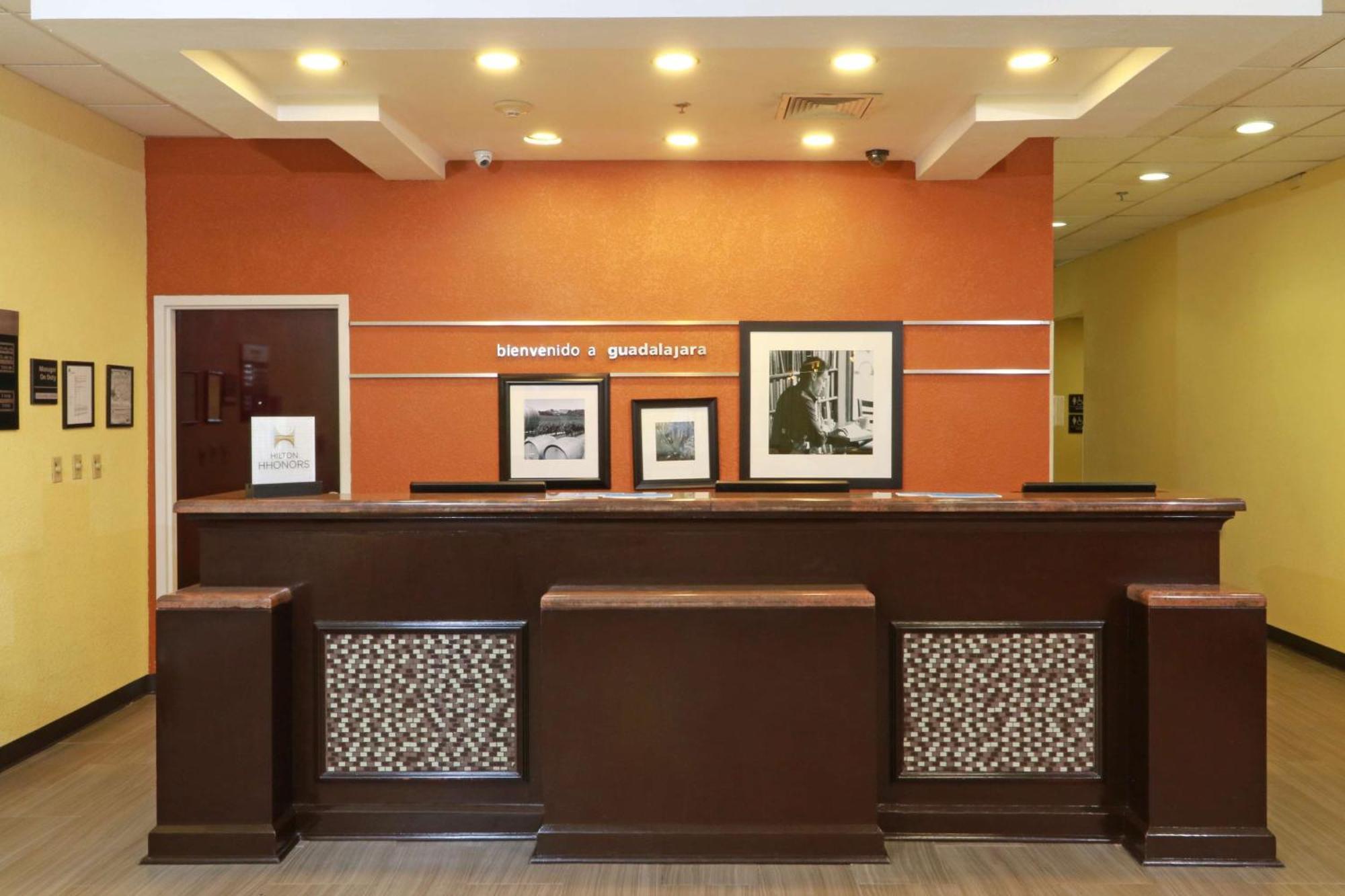 Hampton Inn By Hilton Guadalajara-Aeropuerto Las Pintas Екстериор снимка